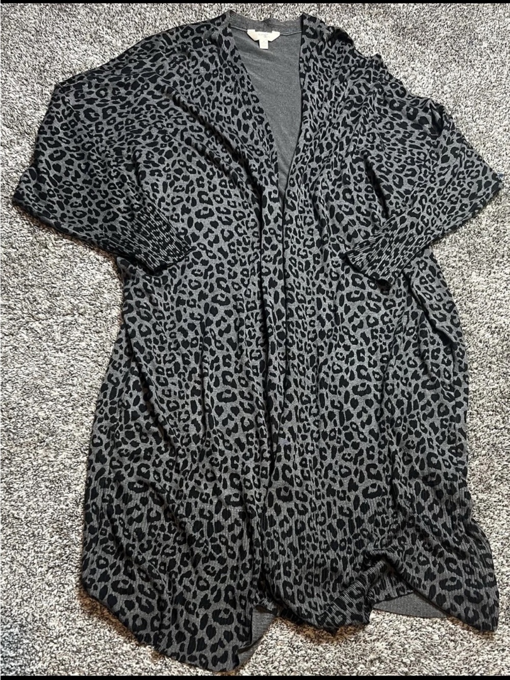 Terra & Sky Gray and Black Leopard Open Front Cape cardigan